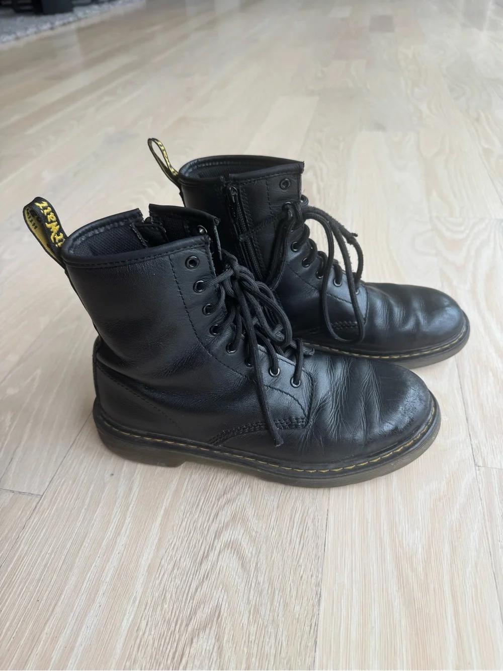 Dr. Martens Women's Black Leather Lace-Up Boots size 5